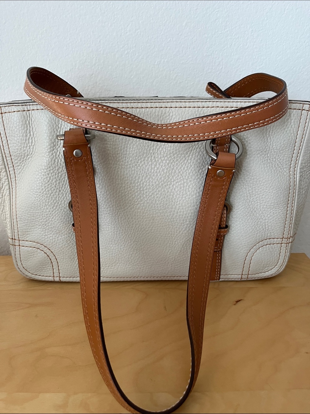 Vintage Coach Chelsea Tote. Cream Leather with Tan Trim - Picture 2 of 11